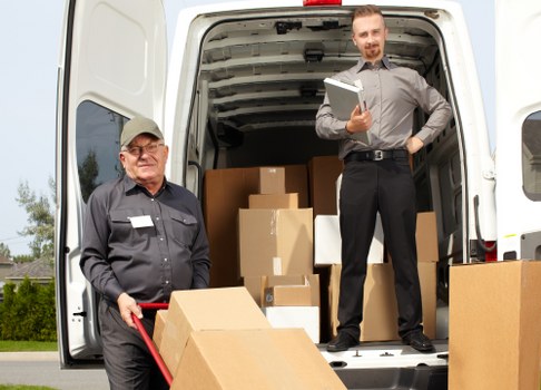 Local packing and unpacking service helping a Southfields customer settle in
