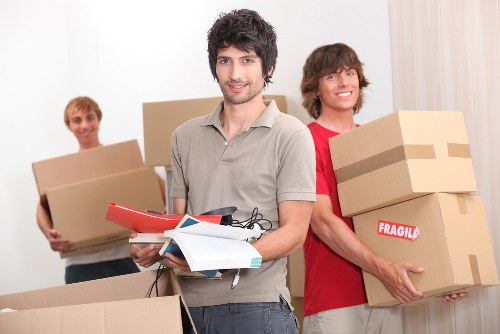 Moving van service for homes and flats in Southfields